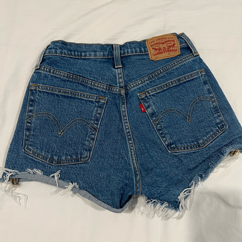 Levi’s 501 shorts size 25